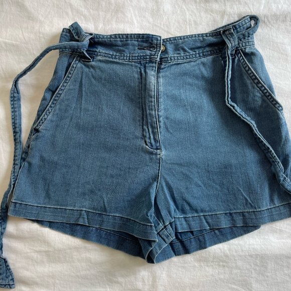 Aritizia || Wilfred High-Waisted Shorts - Picture 4 of 4